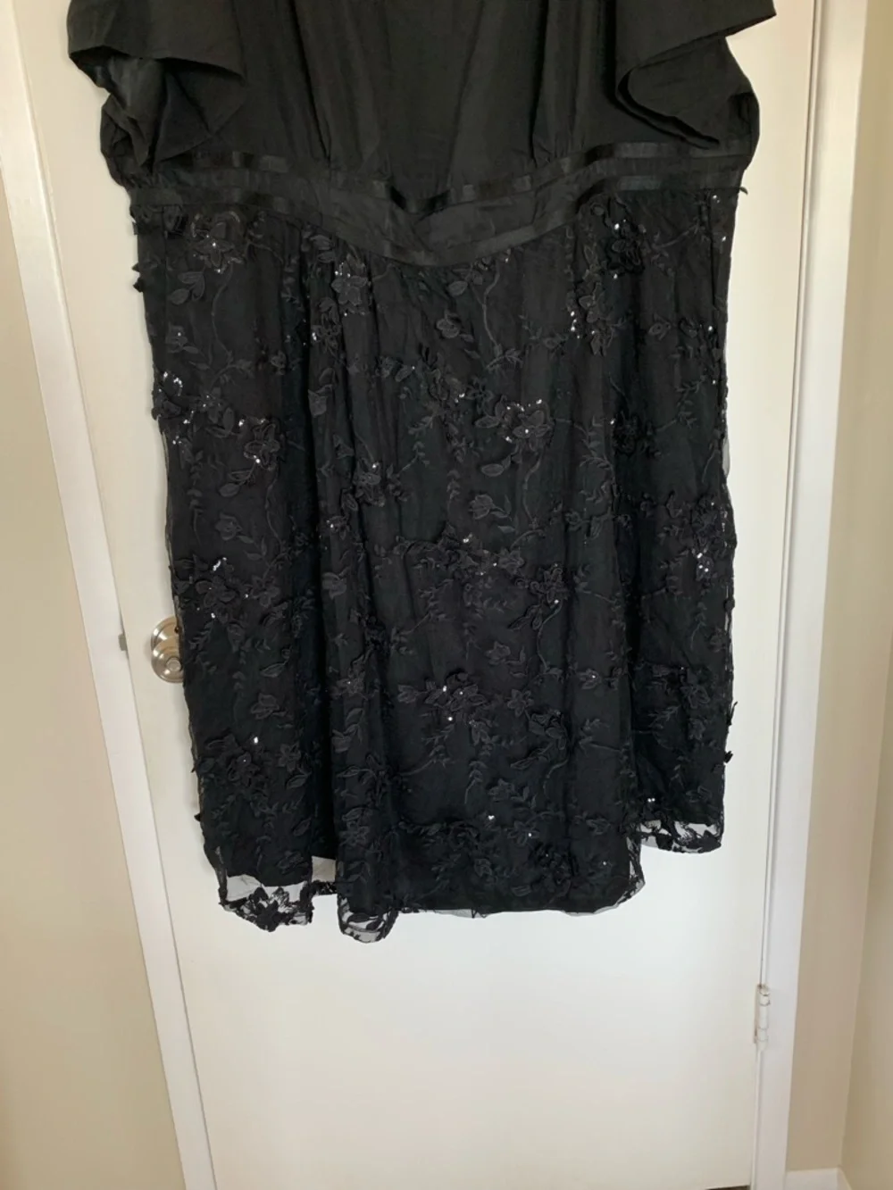 NWT BloomChic Plus Size 30 Black Cocktail Dress 3D Floral Appliqués and Sequins - Picture 3 of 8